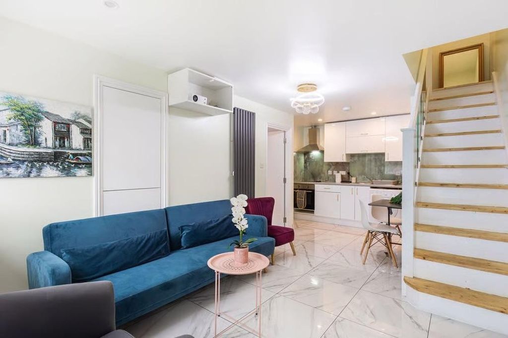 Property photo 2 of 26