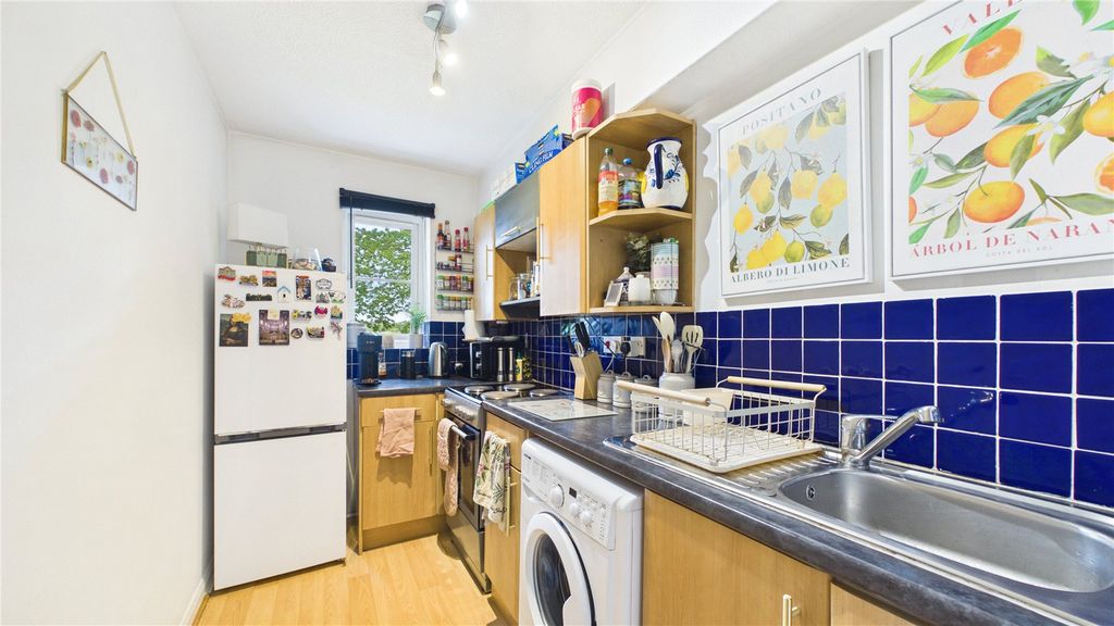 Additional image 4 of 1 bed maisonette for saleLightwater, Surrey GU18