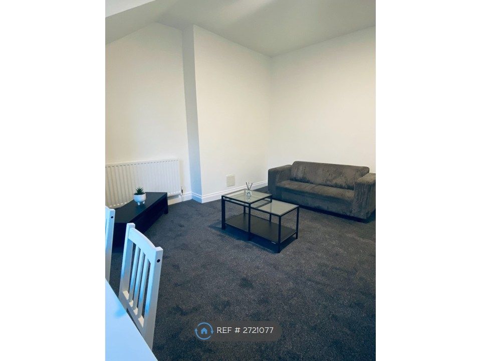 Property photo 3 of 9 Lounge 3