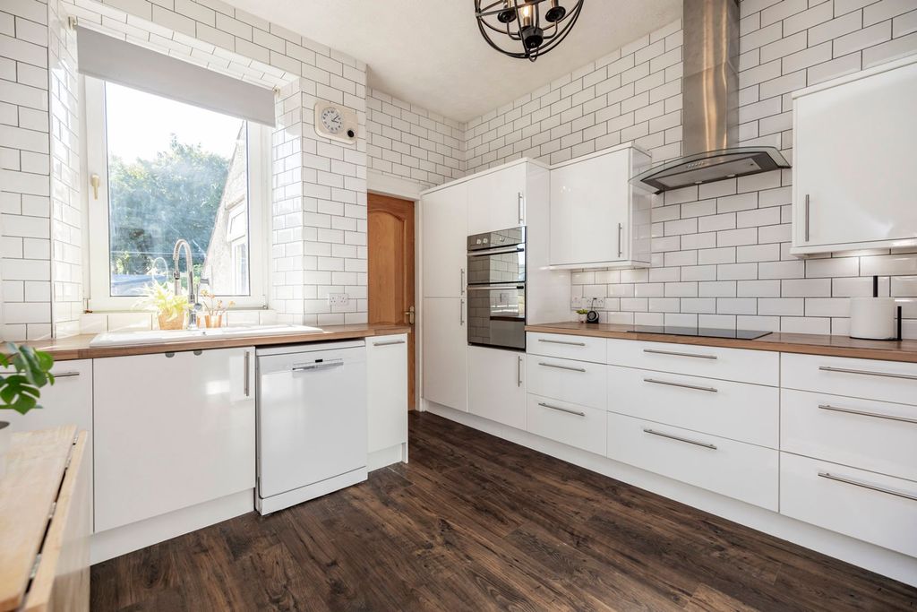 Property photo 1 of 29