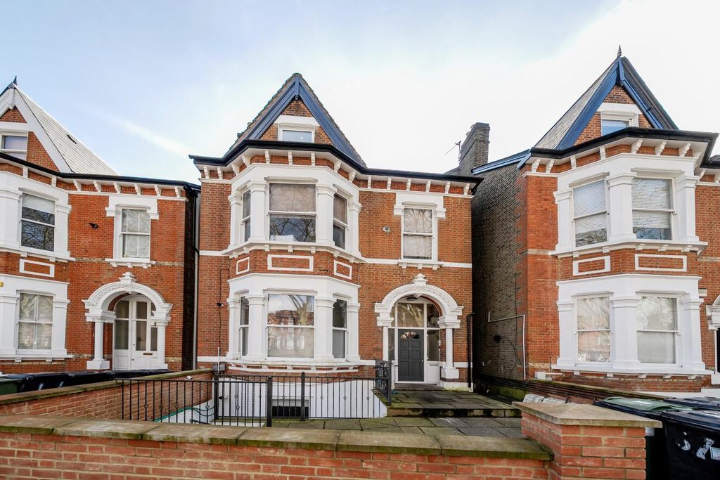 Property photo 3 of 12 Picture 3