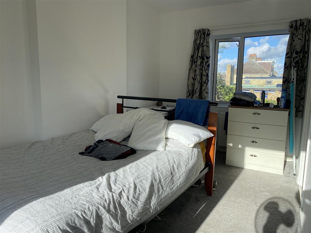 Property photo 2 of 4 Bed.Jpg