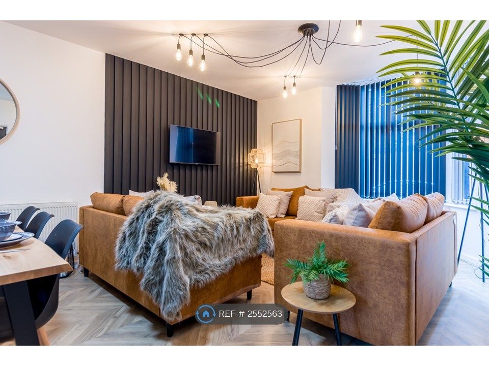 Property photo 3 of 35 Living