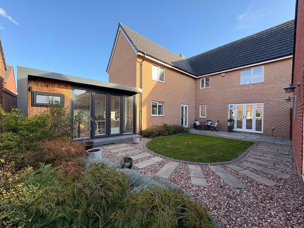 Property photo 2 of 38 Picture No. 41