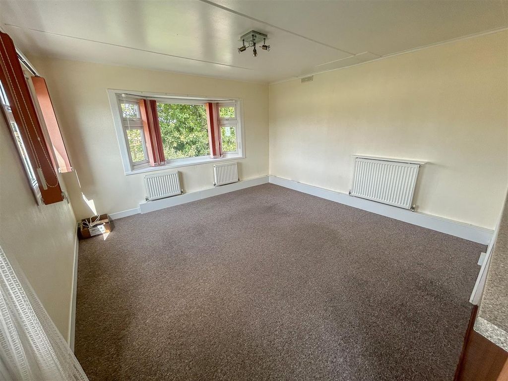 Property photo 2 of 10 Lounge
