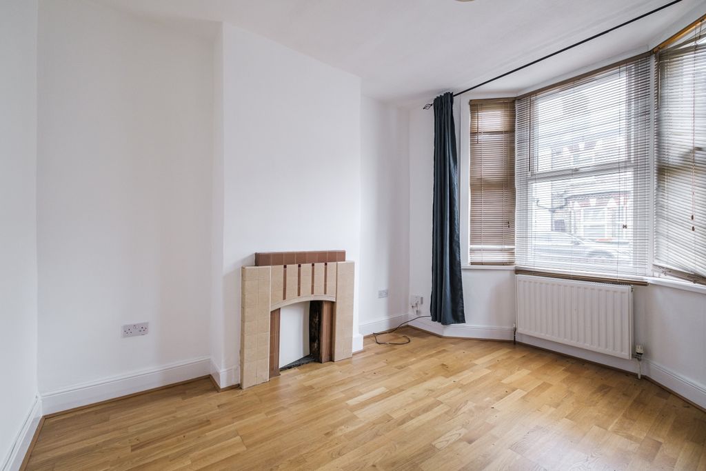 Property photo 2 of 18 14 Louise Road 1