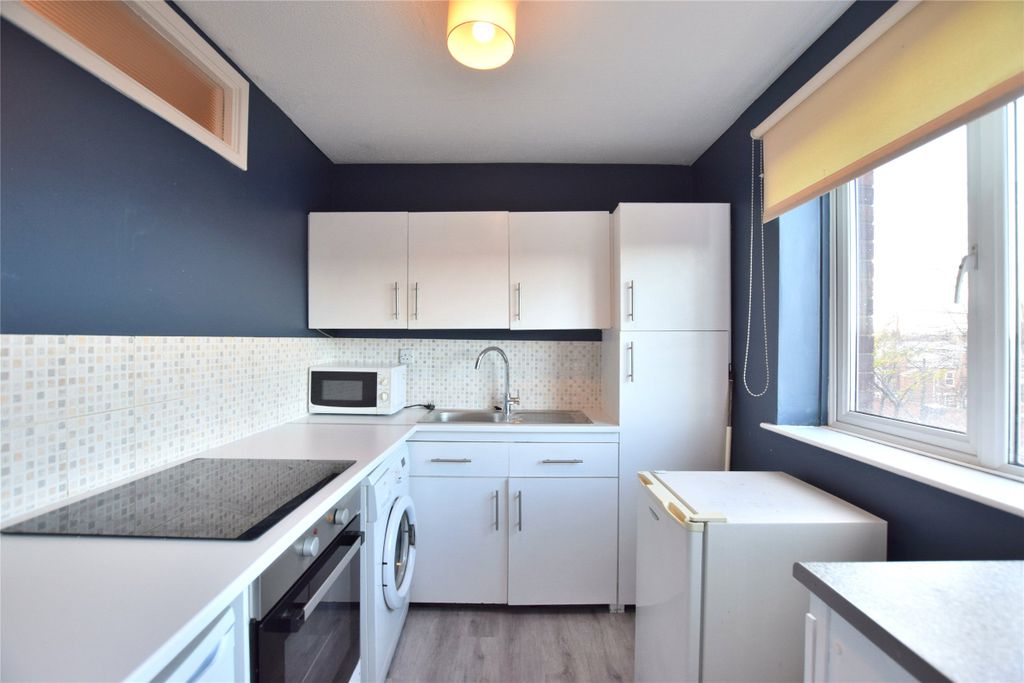 Property photo 2 of 7 Kitchen