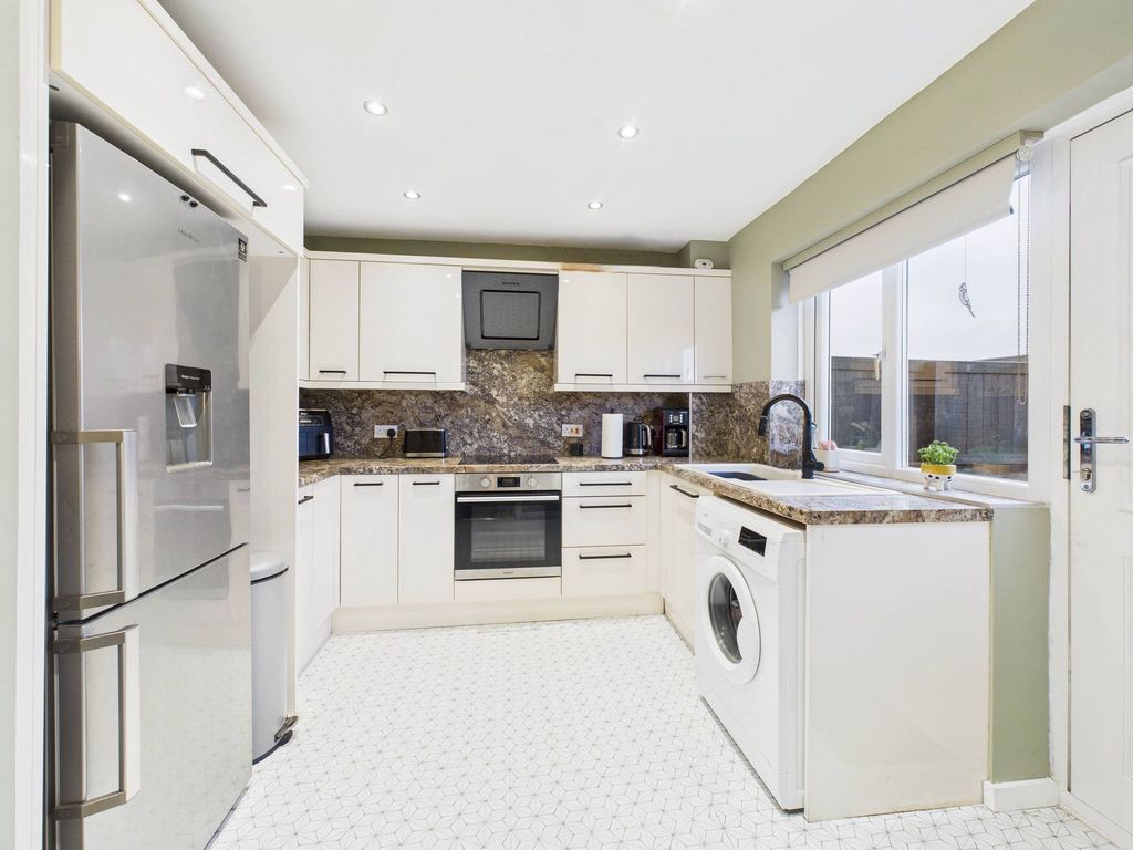 Property photo 3 of 12 Kitchen