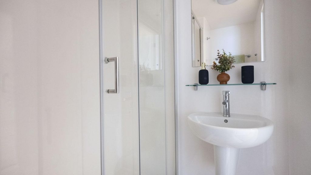 Property photo 2 of 27