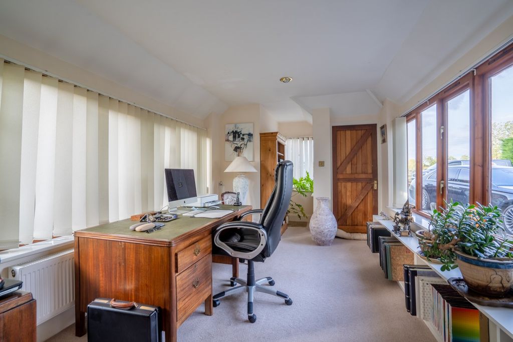 Property photo 3 of 34