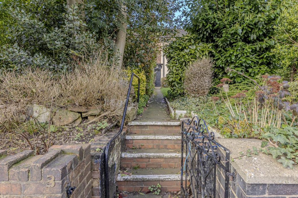 Property photo 2 of 23