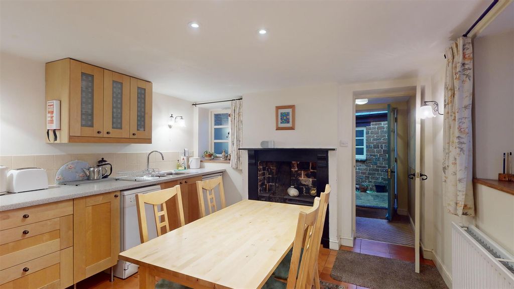 Property photo 1 of 9 Hannahs-Cottage-Kitchen 2.Jpg