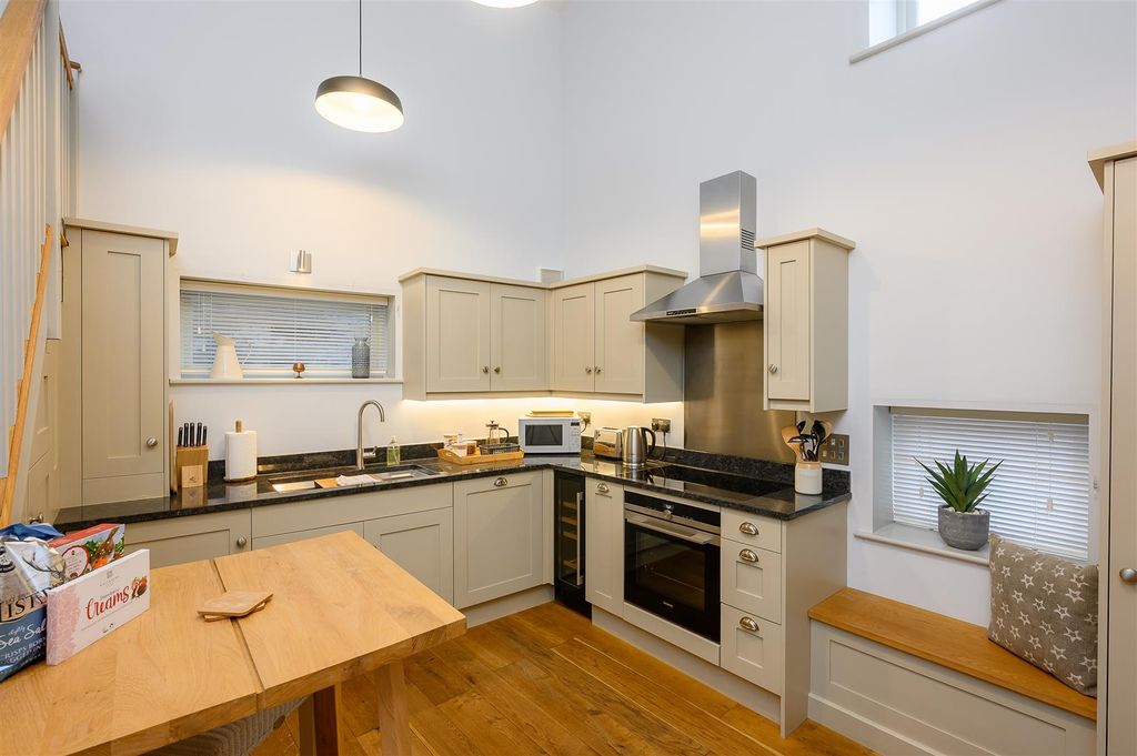 Property photo 2 of 25 Kitchen