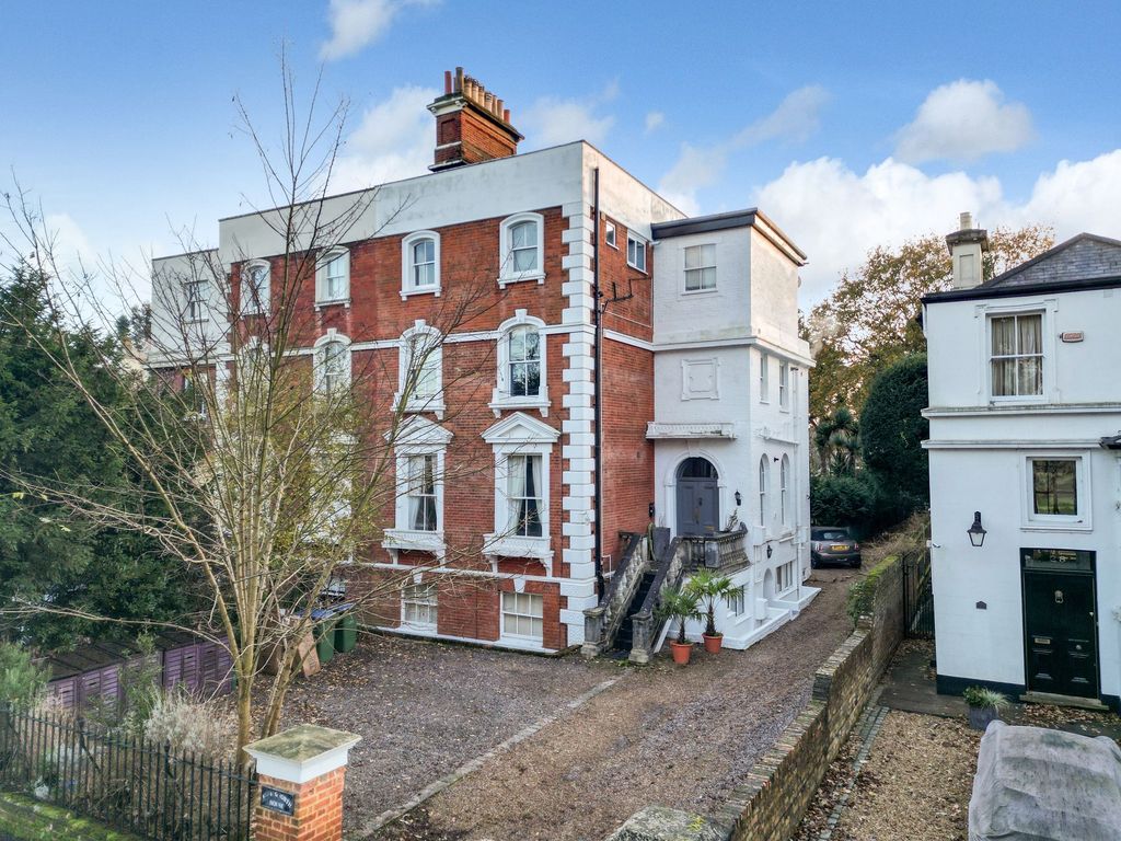 Property photo 1 of 18