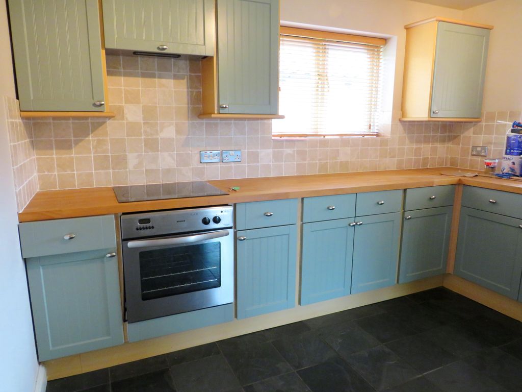 Property photo 2 of 12 Kitchen