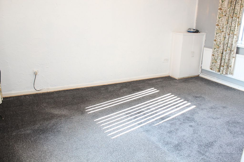 Property photo 3 of 10 Dining Room