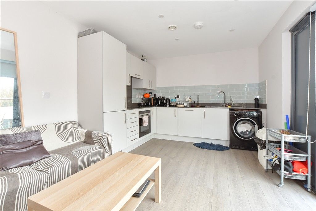 Property photo 3 of 5 Lounge/Kitchen