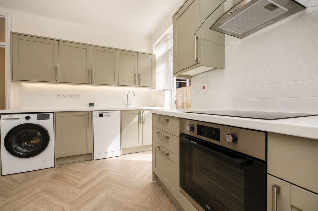 Property photo 2 of 8 4912222