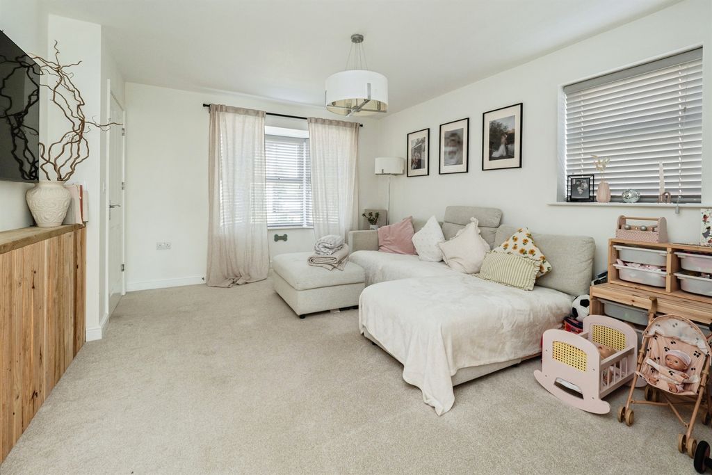 Property photo 2 of 16