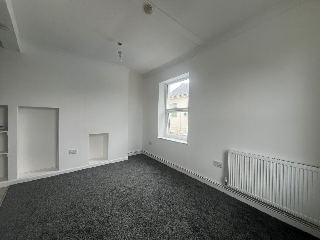 Property photo 3 of 7 Living Room 2