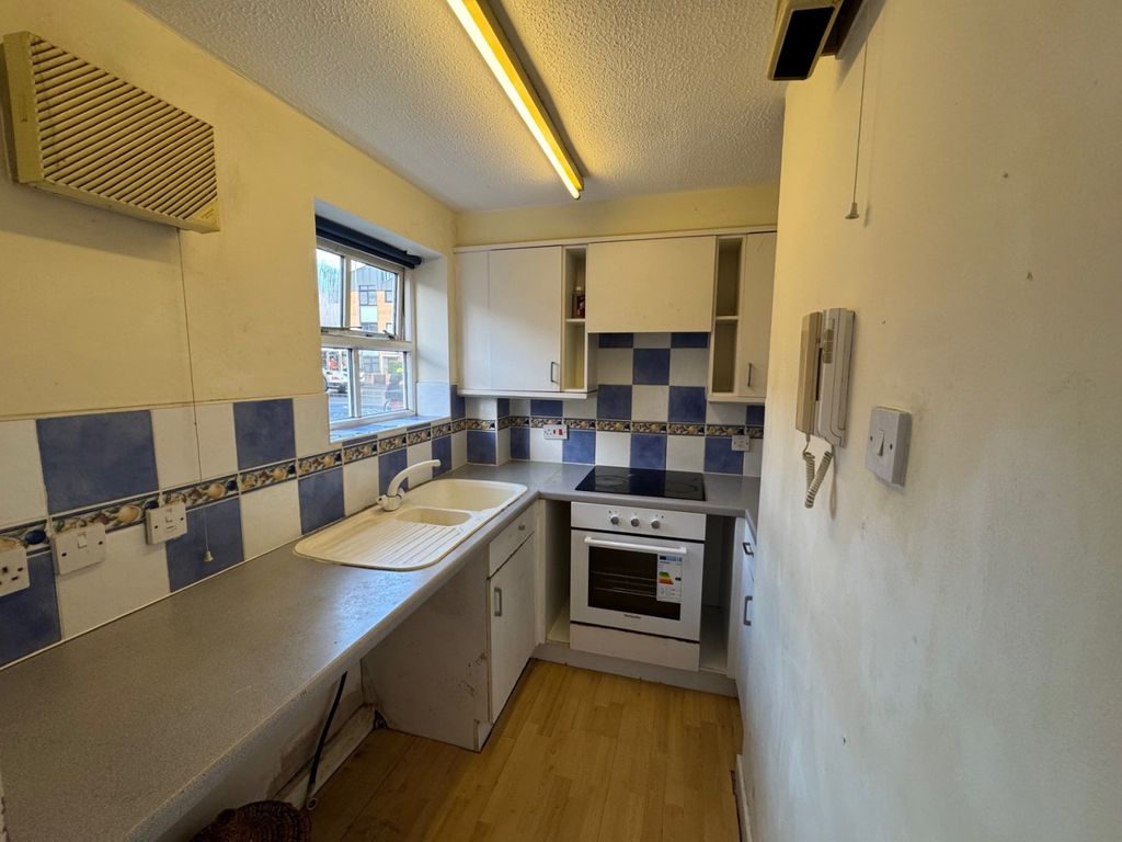 Property photo 3 of 8 Kitchen