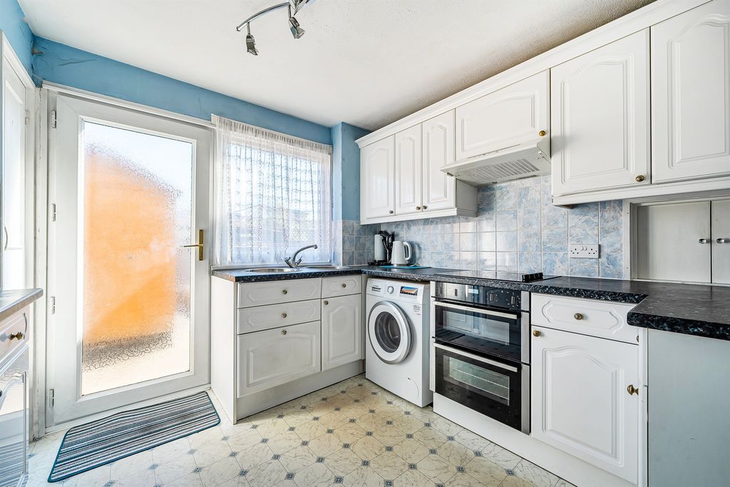 Property photo 2 of 11