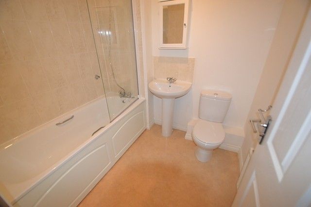 Property photo 2 of 10 Bathroom