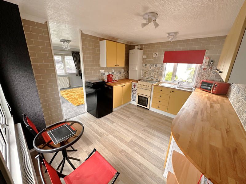 Property photo 3 of 25 Dining Kitchen