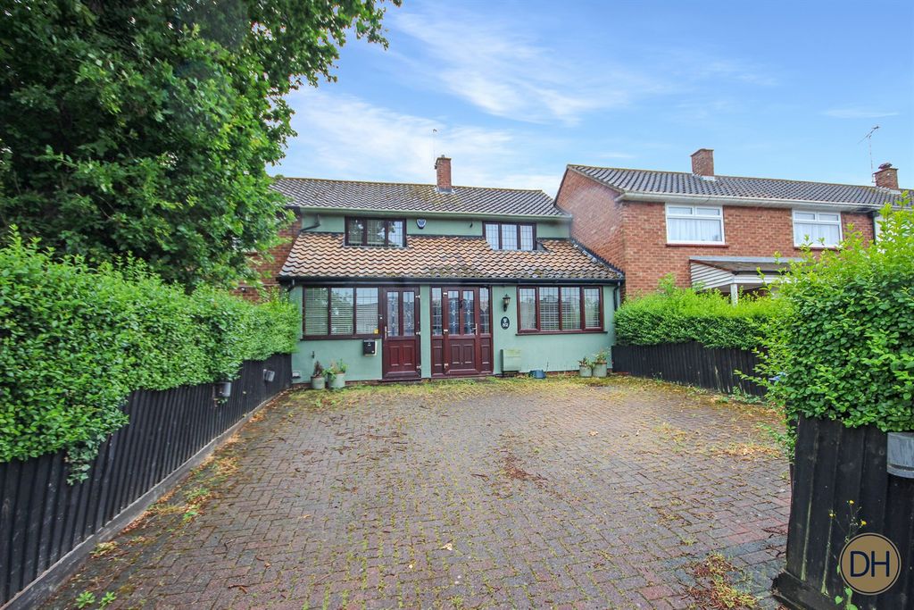 Property photo 1 of 12 Queens Road