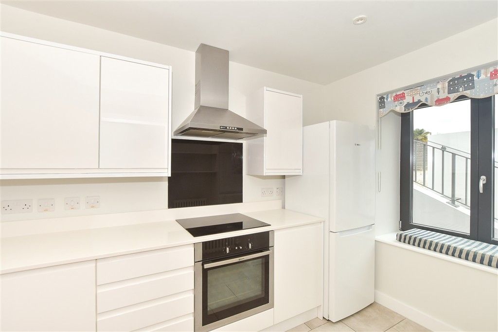 Property photo 3 of 12 Kitchen