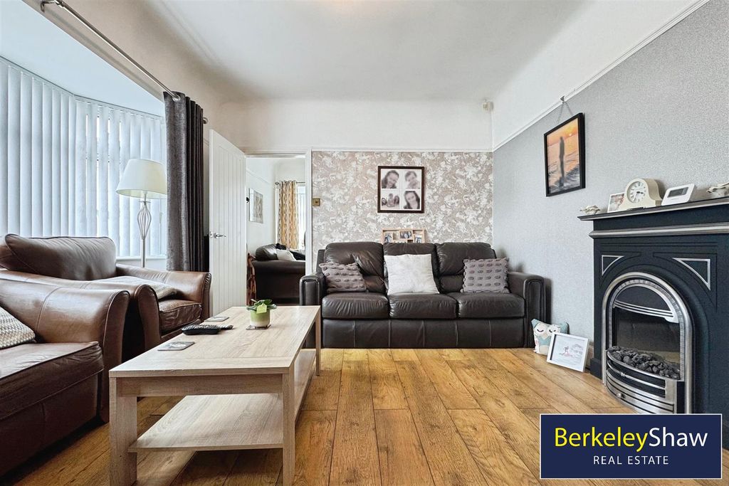 Property photo 3 of 20 Living Room