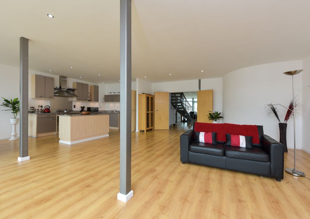 Property photo 3 of 33