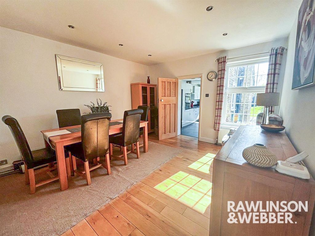 Property photo 3 of 10 805ce136-B4F5-4Cfb-934c-335A766B983d.Jpg