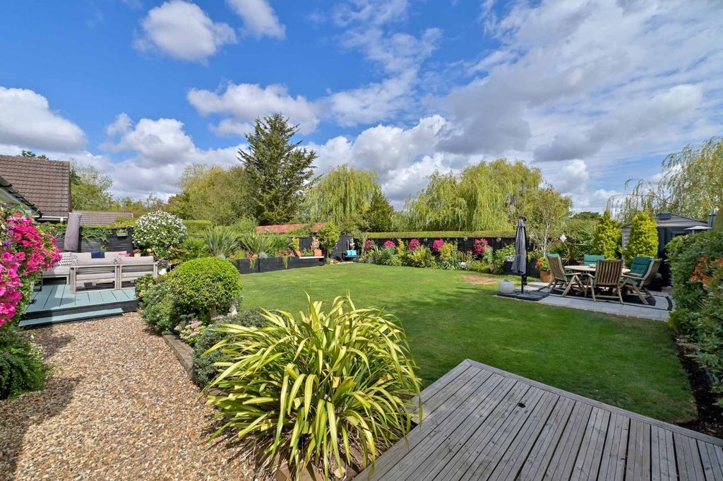 Property photo 2 of 19 Garden