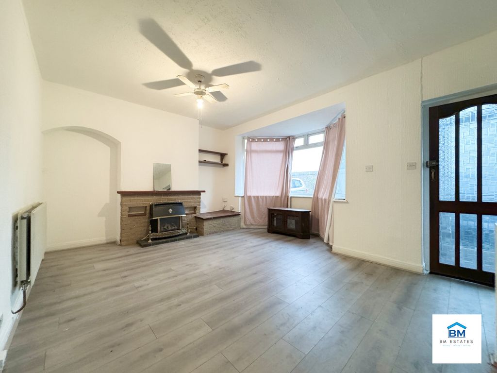 Property photo 3 of 10 Photo 4