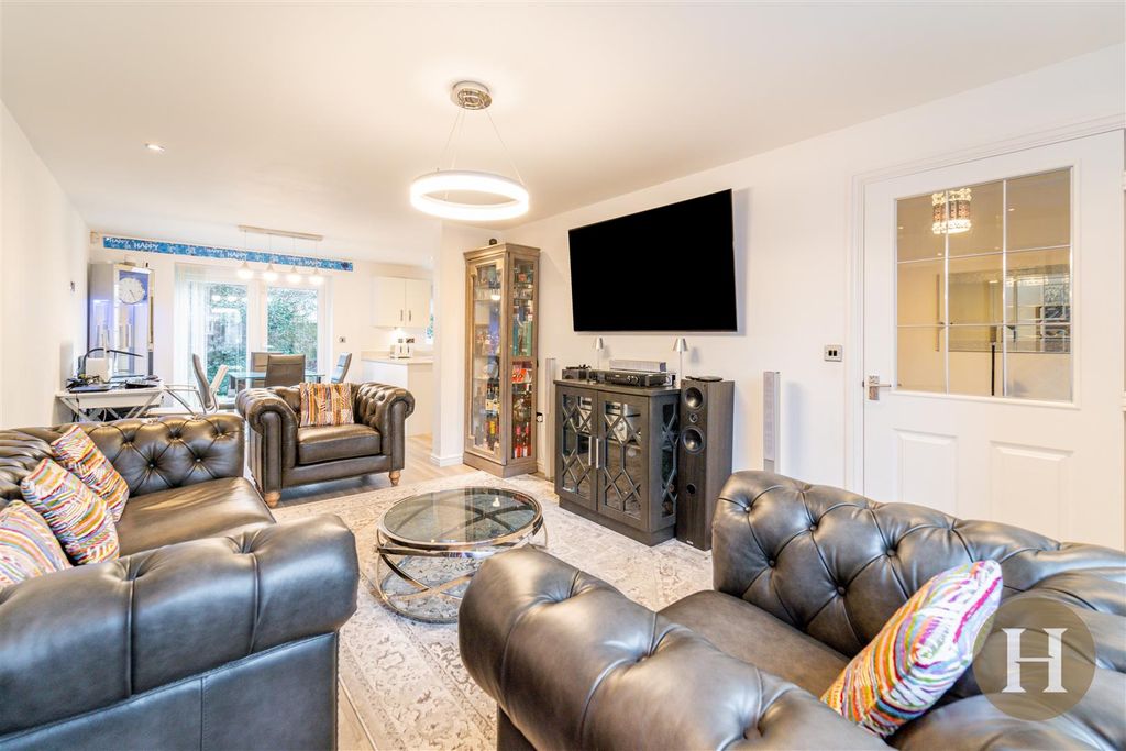 Property photo 2 of 28 Hadleigh Estate Agents-11.Jpg