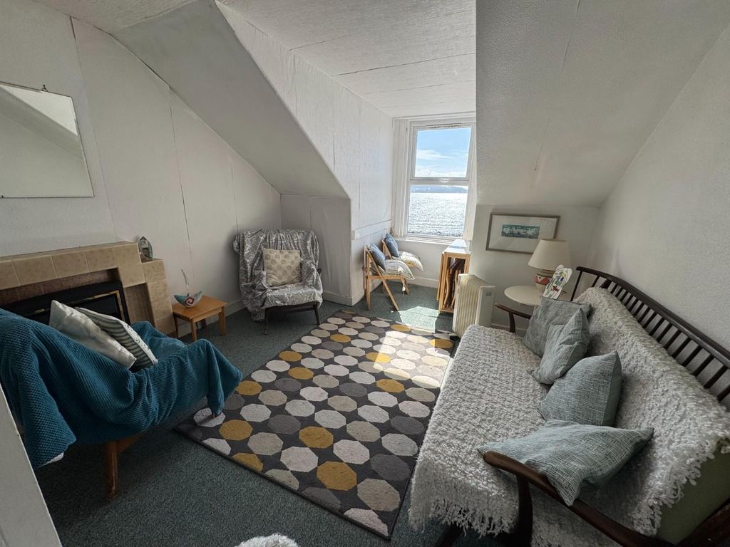 Property photo 3 of 32 Living Room