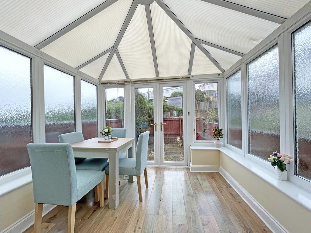 Property photo 3 of 16 Coombe Way 6 - Conservatory.Jpg