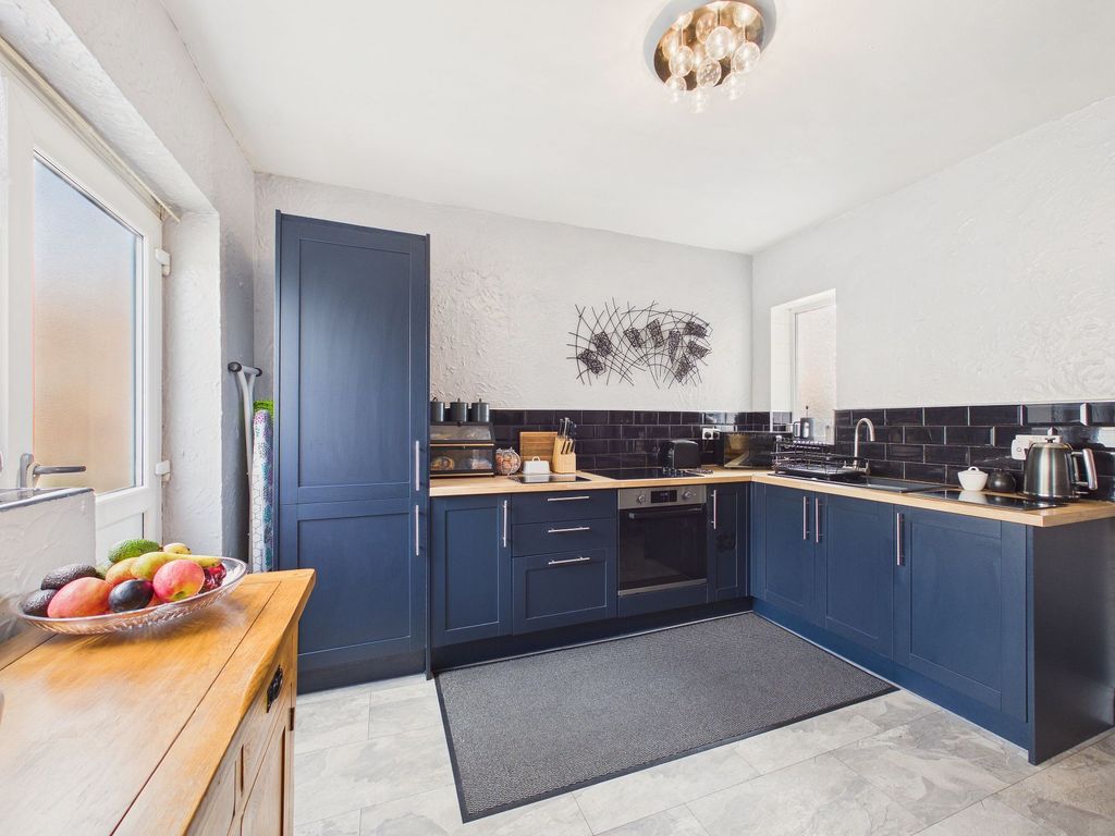 Property photo 3 of 13 Kitchen