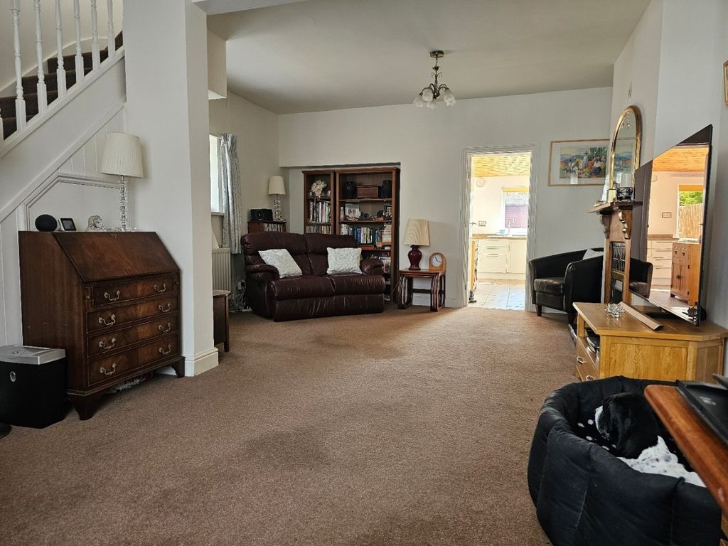Property photo 3 of 20