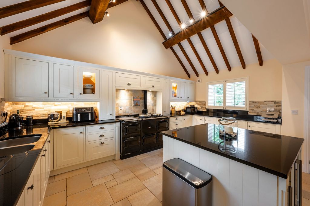 Property photo 3 of 32