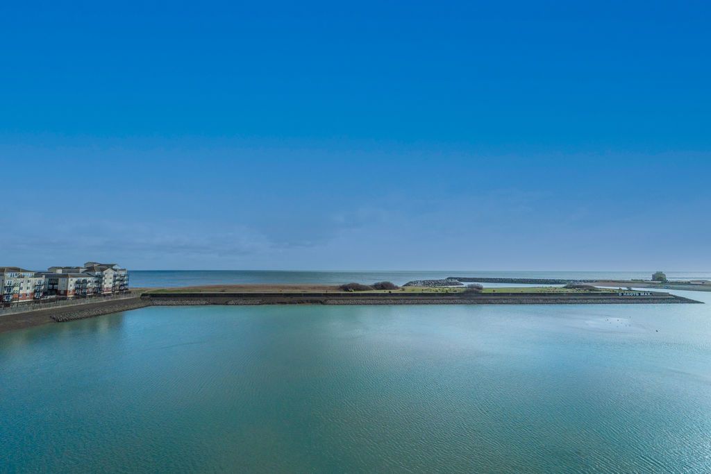 Property photo 2 of 21 Views