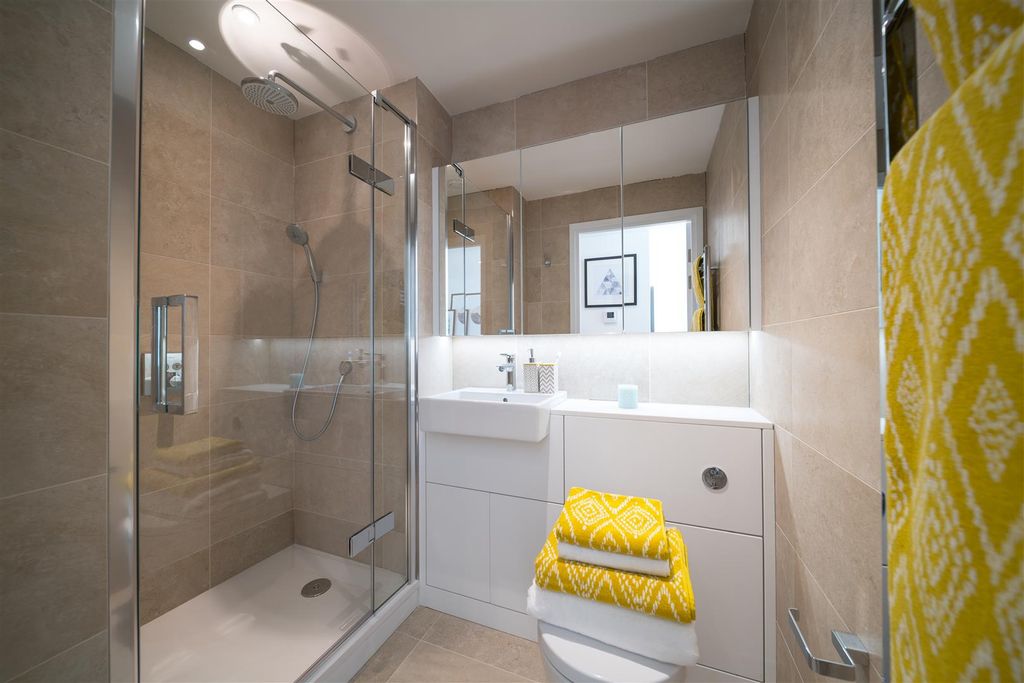 Property photo 3 of 7 Ensuite