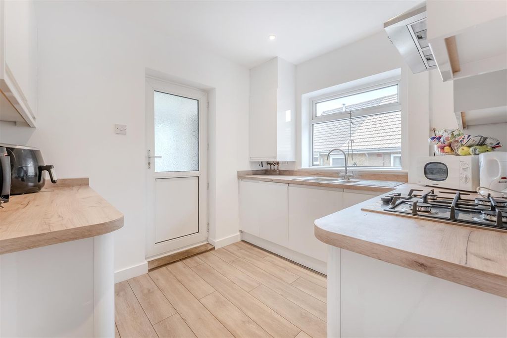 Property photo 3 of 16 Kitchen