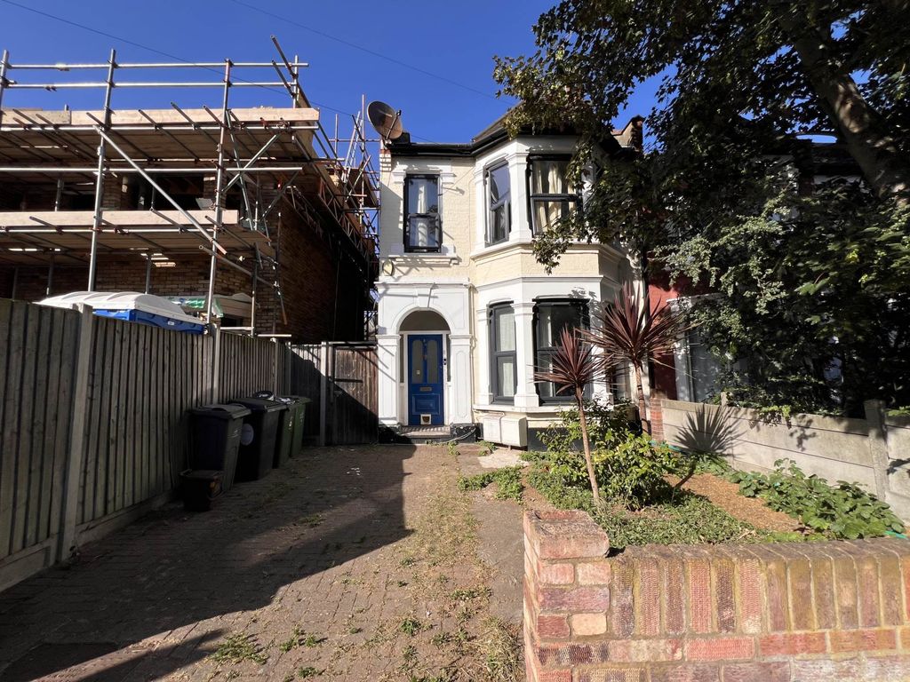 Property photo 2 of 6