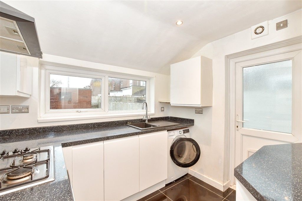 Property photo 3 of 7 Kitchen