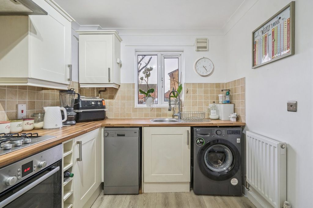 Property photo 3 of 20