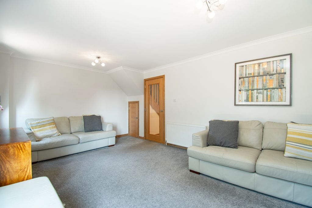 Property photo 3 of 27