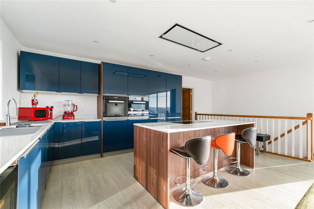 Property photo 3 of 18 Picture No. 05