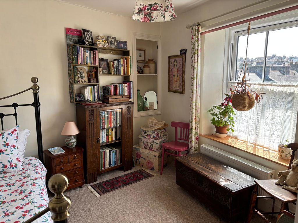 Property photo 3 of 9 Bedroom